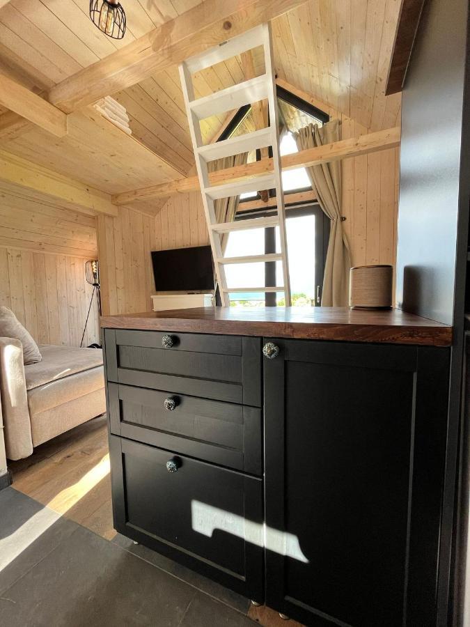 فيلا Bramble Tiny House Zărneşti المظهر الخارجي الصورة